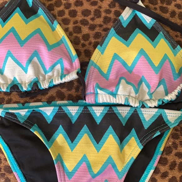 Volcom chevron bikini - Picture 3 of 3